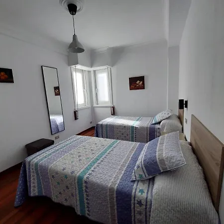 Casa Centrica. A 200m De La Playa Riazor Дом отдыха